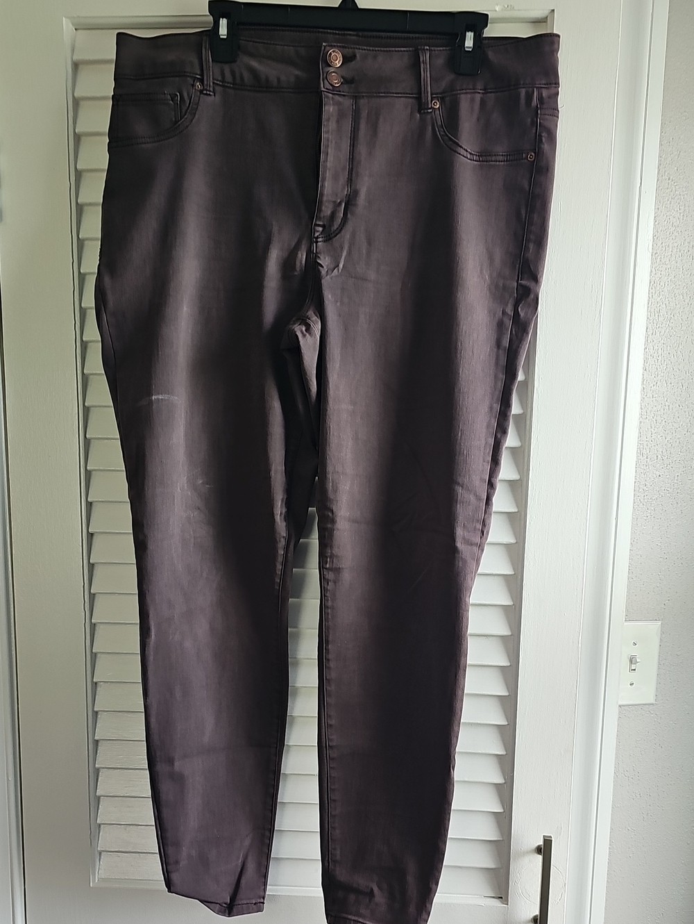 Women’s Stretch Slim Jeans in Dark Brown